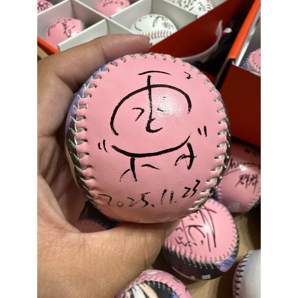 小龍女啦啦隊 簽名球 味全龍小龍女 李多慧 林襄 菲菲 賴可 小蛙 柳柳-規格圖1