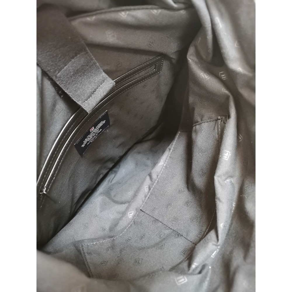 【季得運動】FILA黑武士老花雙肩包 *黑色。250838F-細節圖8