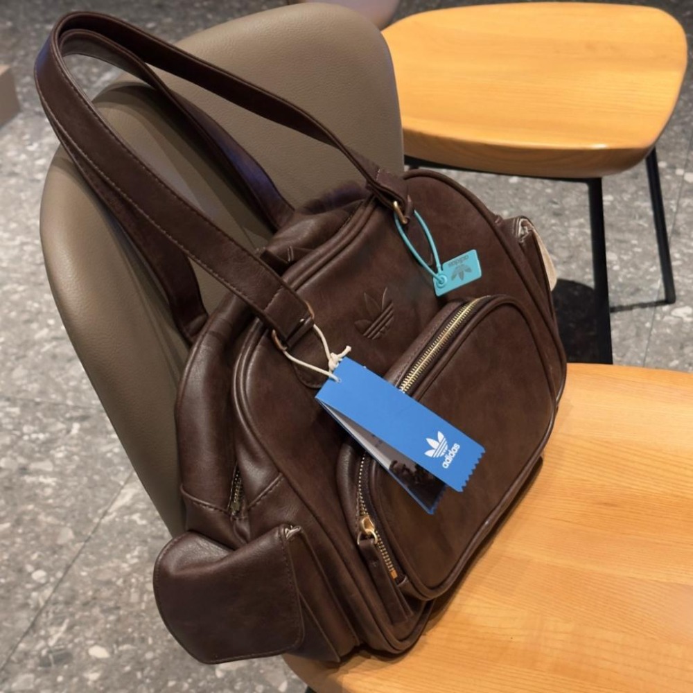 【季得運動】adidas三葉草復古風 大容量 皮質挎包*黑 咖啡。509108F-細節圖3