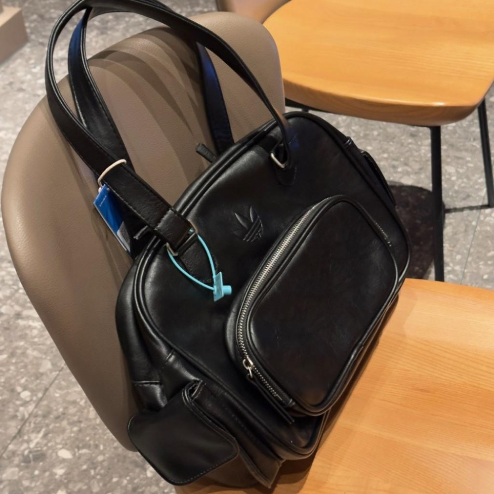 【季得運動】adidas三葉草復古風 大容量 皮質挎包*黑 咖啡。509108F-細節圖4