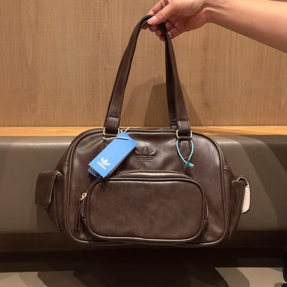 【季得運動】adidas三葉草復古風 大容量 皮質挎包*黑 咖啡。509108F-細節圖6