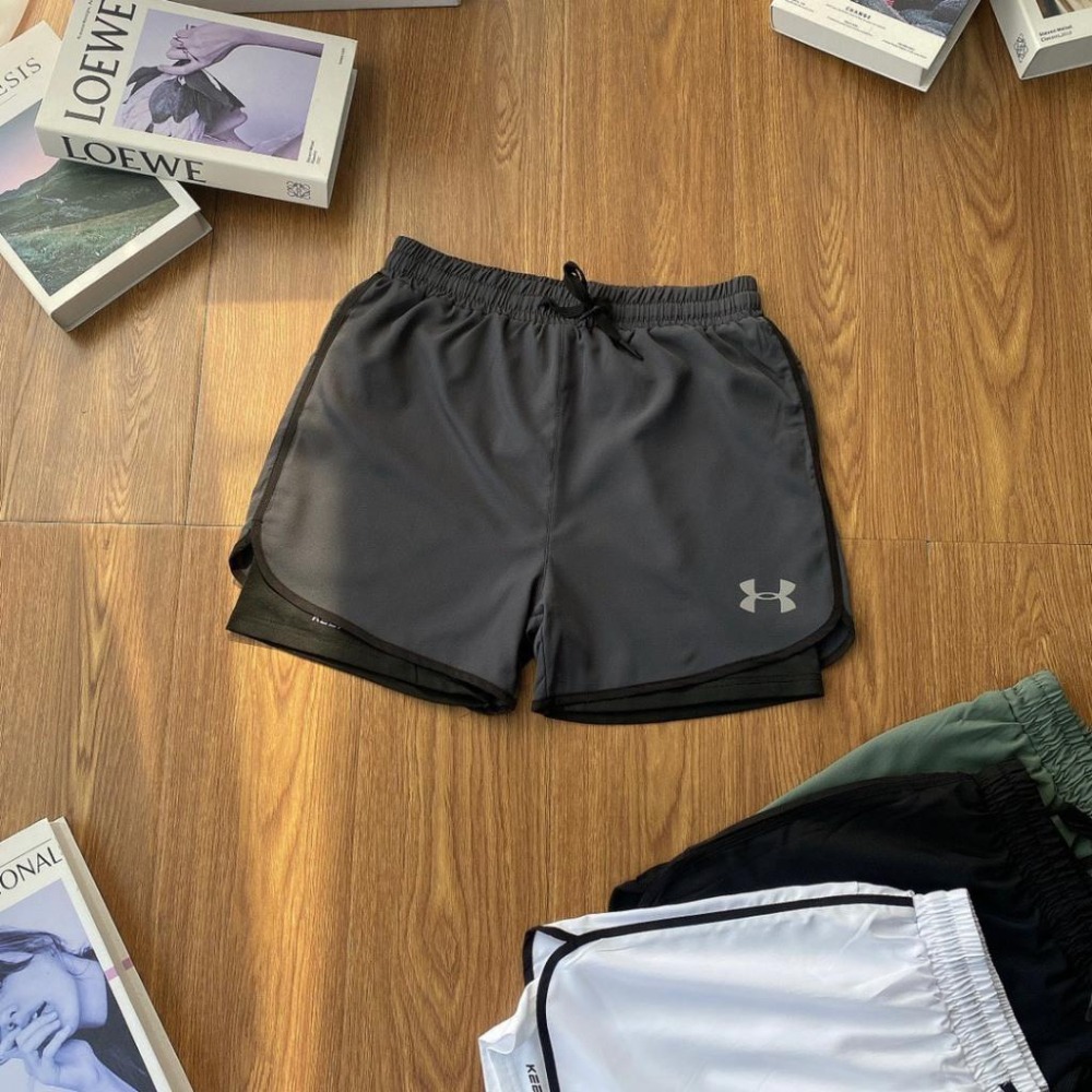 【季得運動】Under Armour安德瑪 反光字母印花 假兩件運動短褲 黑白灰綠 *M-2XL。50992B-細節圖5