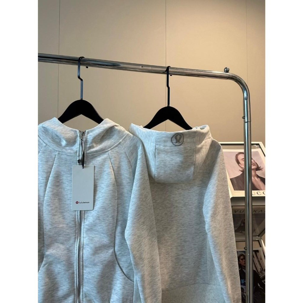 【季得運動】Lulu lemon 秋季灰白色標刺繡 短款 拉鍊外套 灰白色 *S-L。509107C-細節圖5