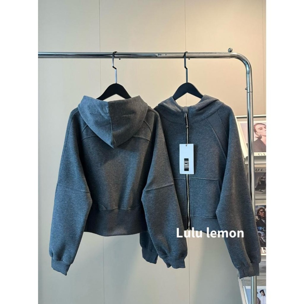 【季得運動】Lululemon 秋冬限定灰標刺繡短款拉鍊外套 深灰 *S-L。509106C-細節圖4
