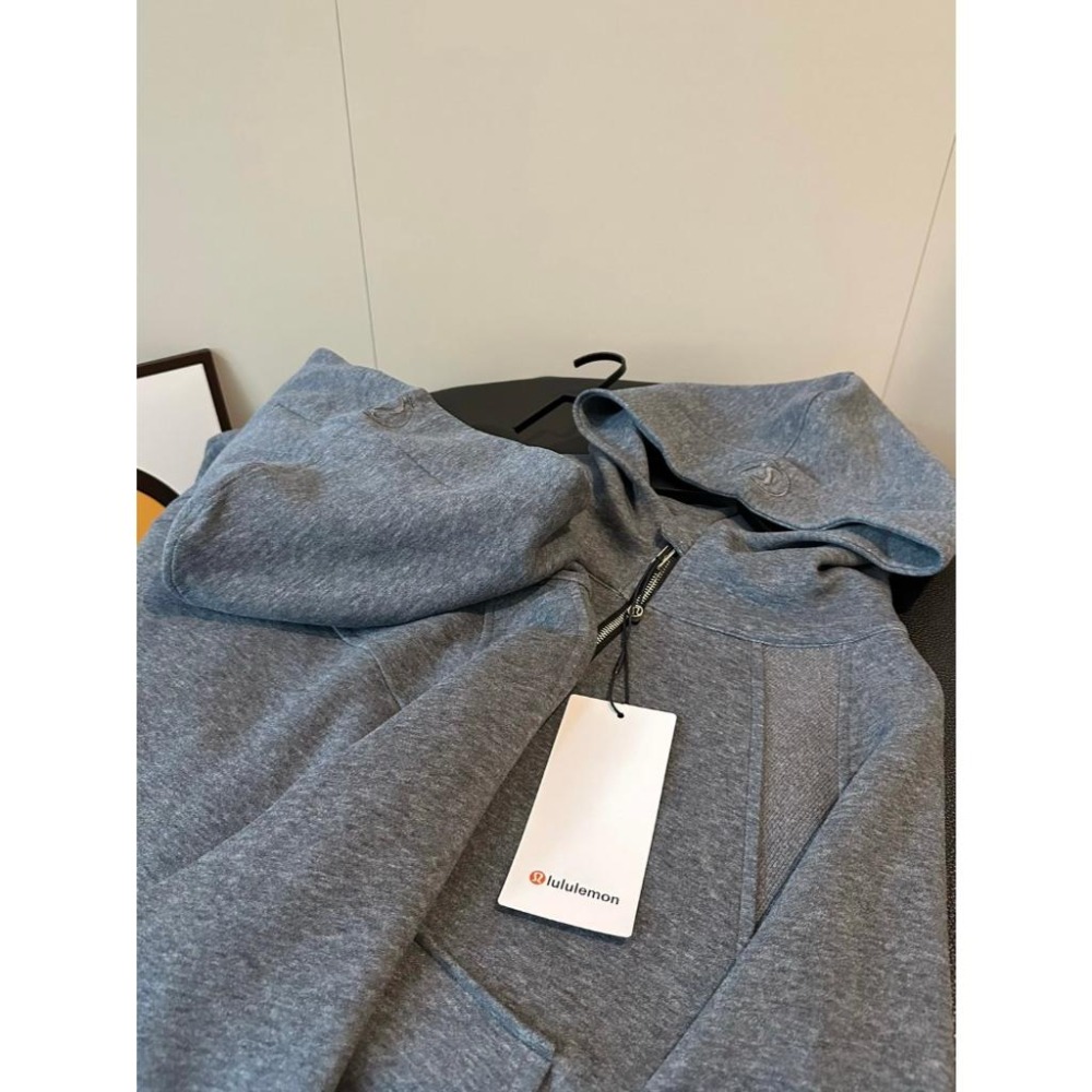 【季得運動】Lululemon 秋冬限定灰標刺繡短款拉鍊外套 深灰 *S-L。509106C-細節圖5