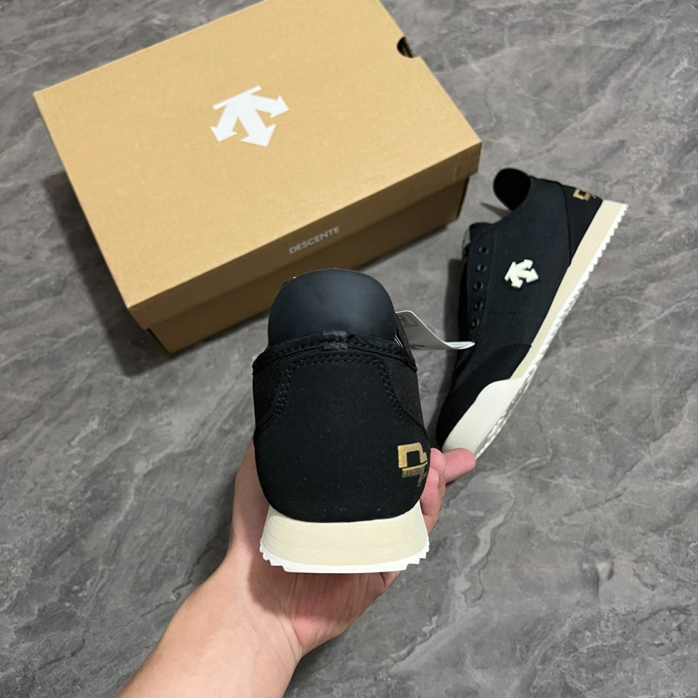 【季得運動】DESCENTE休閒運動低筒板鞋 黑色 *EU36-45。50919D-細節圖4