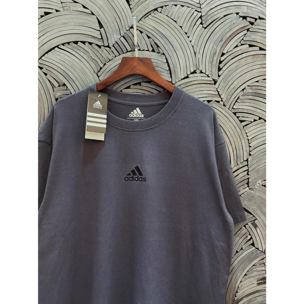 【季得運動】adidas 厚重直筒純棉黑標短袖T 鐵灰色＊M-XL。250872C-細節圖3