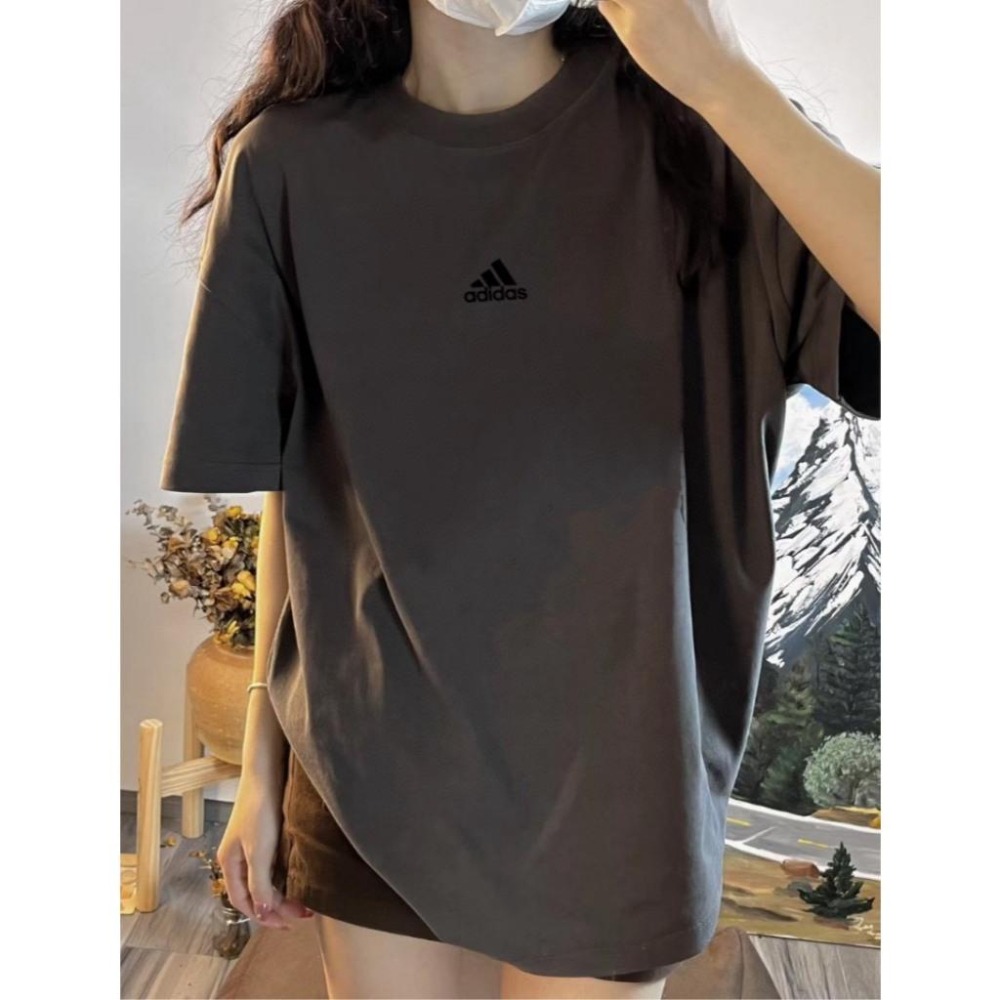 【季得運動】adidas 厚重直筒純棉黑標短袖T 鐵灰色＊M-XL。250872C-細節圖4