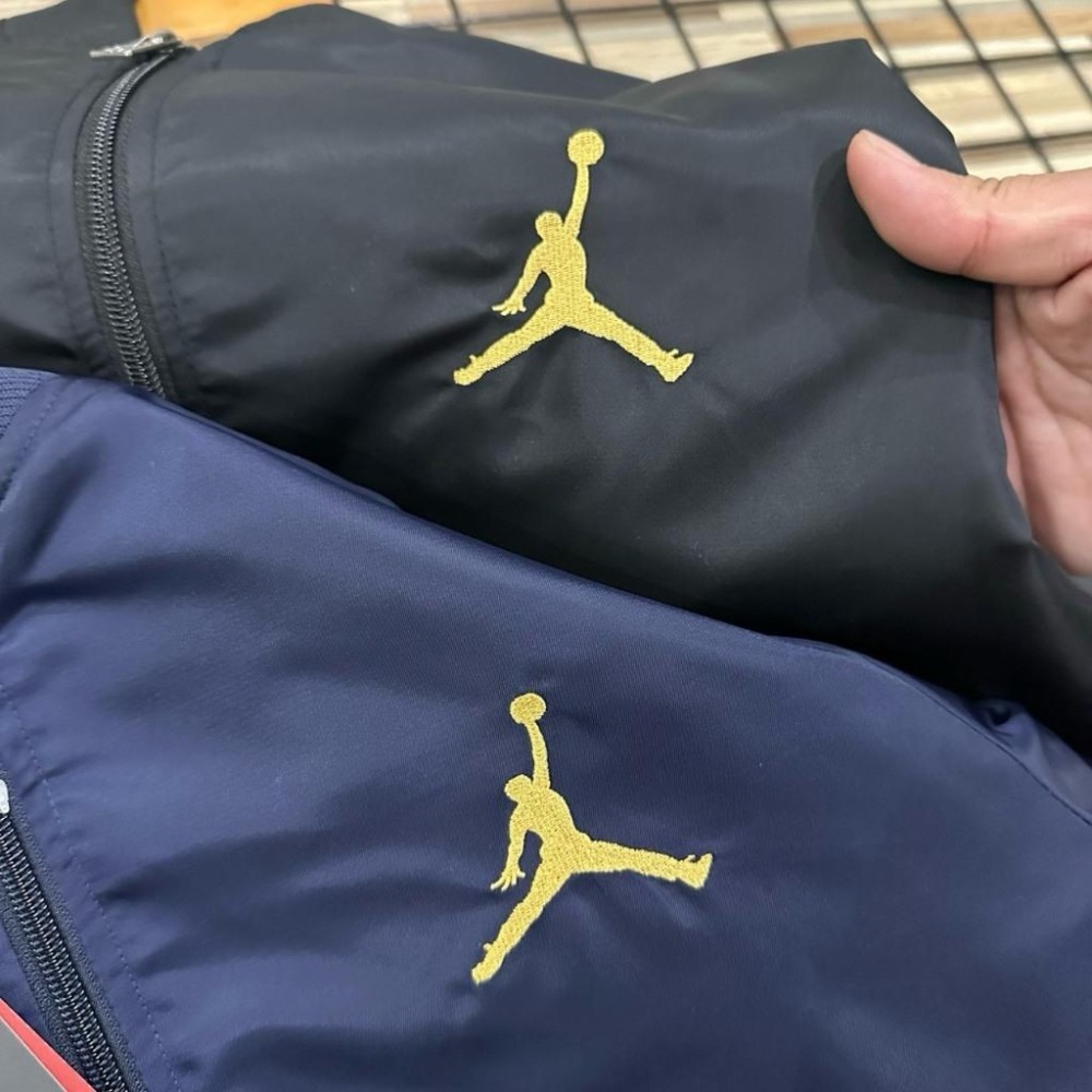 【季得運動】Air Jordan 25年新款棒球領刺繡LOGO外套 黑色 藍色＊M-2XL。50902C-細節圖3