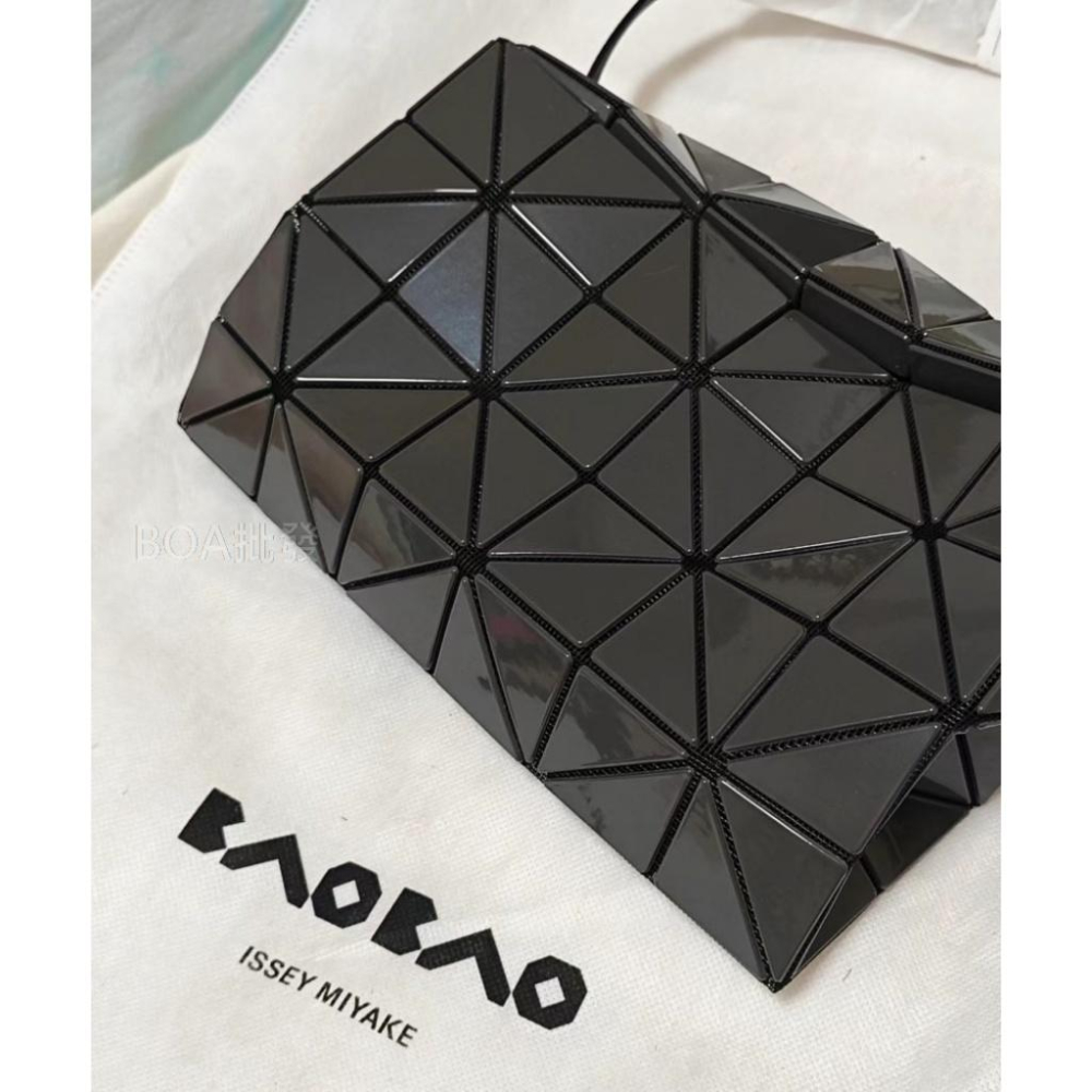 三宅 樂高包 枕頭包 斜背包 側背包 CARTON 豆腐包 4*6 BAOBAO 亮面黑 結構包 大容量 收納方便 出門-細節圖2