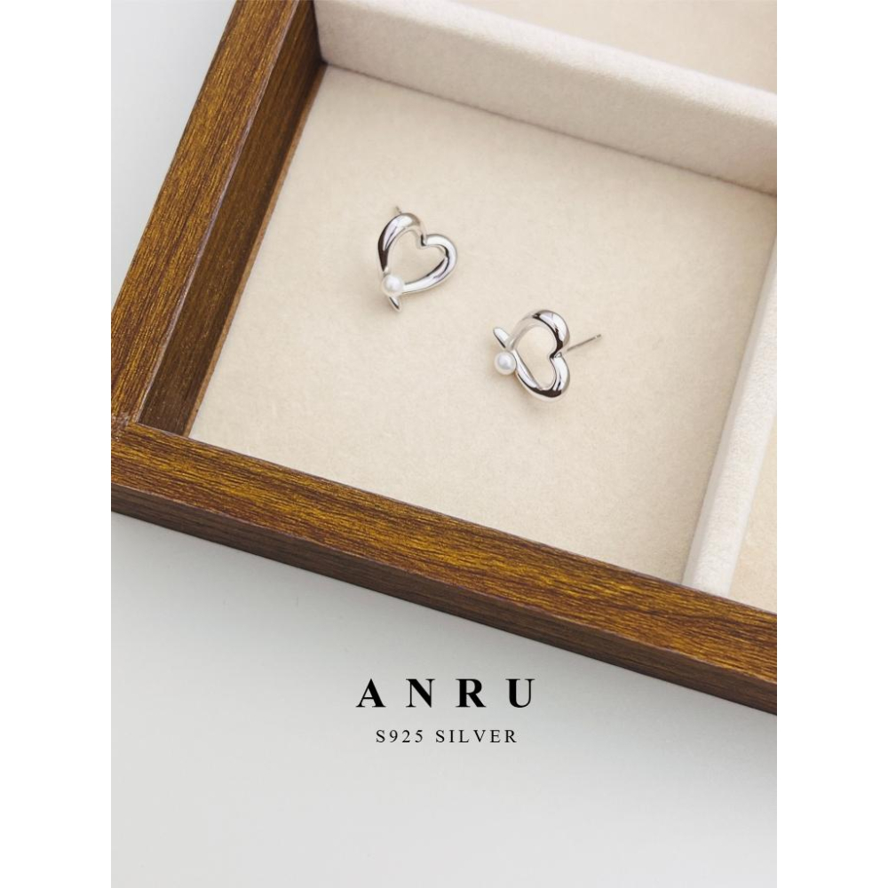 ｜ANRU 初心｜純銀珍珠耳環 ｜S925 純銀 珍珠 愛心 耳環 輕奢 x 優雅 x 質感-細節圖3