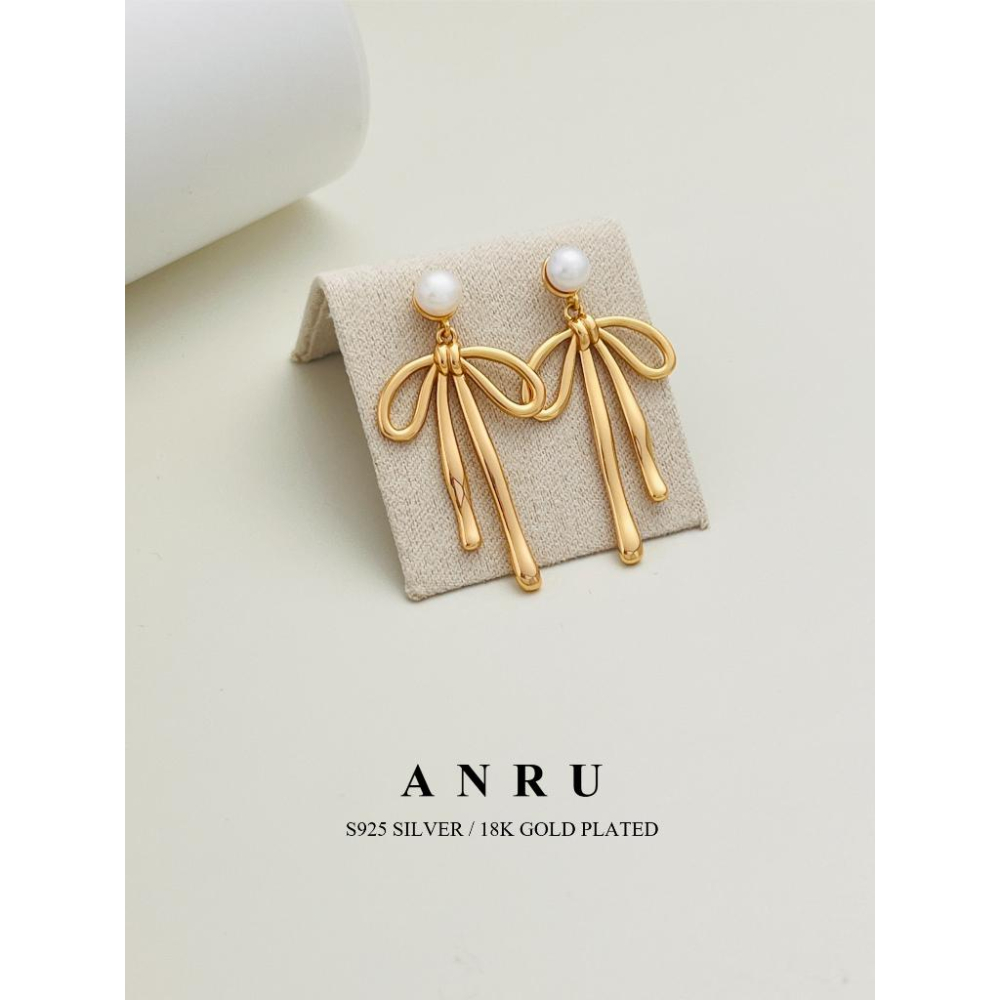 ｜ANRU 蝶舞｜純銀珍珠耳環 ｜S925 純銀 18K金色 珍珠 耳環 輕奢 x 優雅 x 蝴蝶結-細節圖2