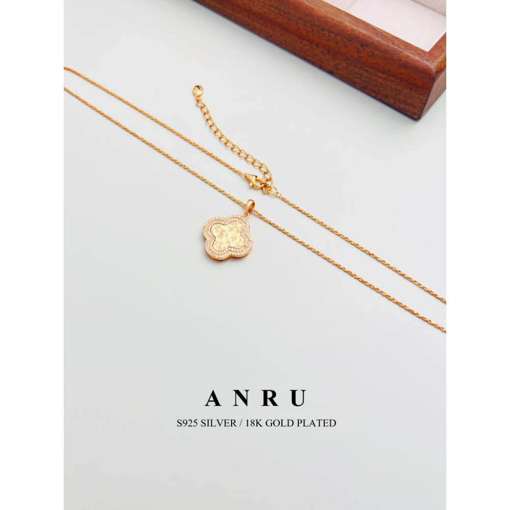 ｜ANRU 幸運四葉草｜純銀項鍊 ｜S925 純銀 18K金 金色 鎖骨鍊 項鍊 輕奢 x 優雅 x 幸運-細節圖3