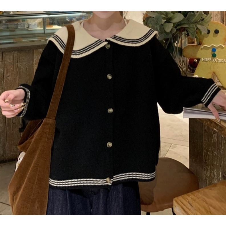 黑色搭米色衣領