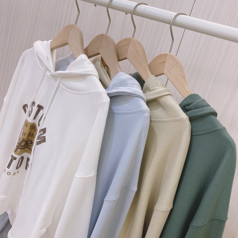 S.C 優衣館 秋冬新款 薄款 短版 帽T 長袖 連帽上衣 英文字母 減齡穿搭 可愛 甜美 上衣 女裝現貨-細節圖3