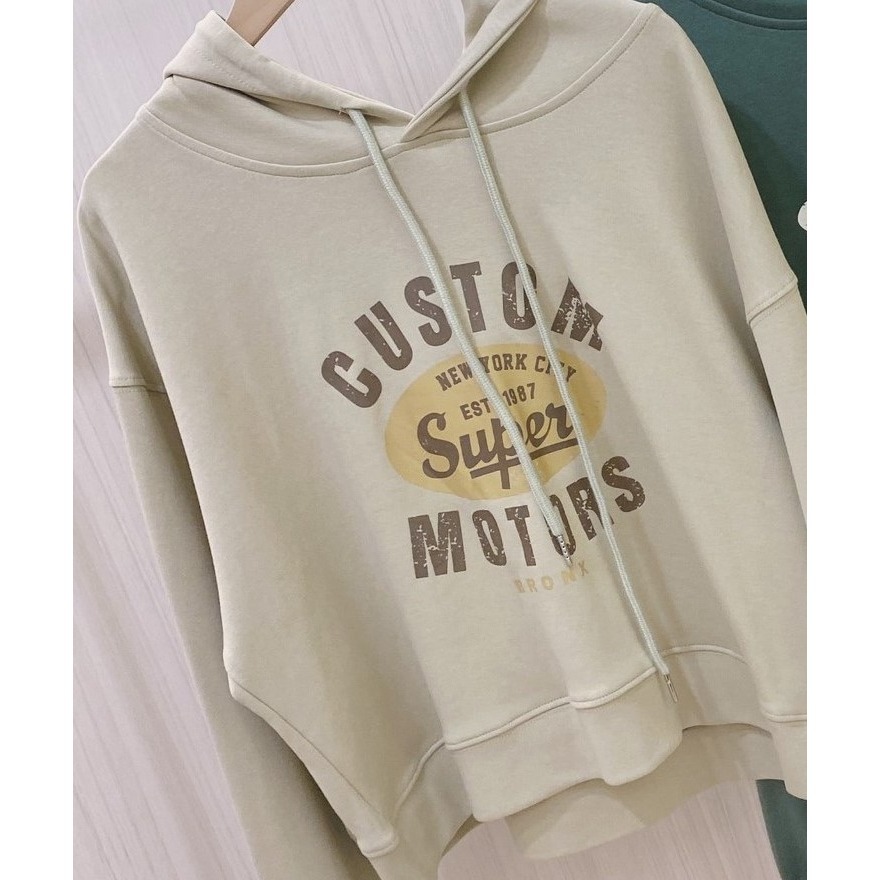 S.C 優衣館 秋冬新款 薄款 短版 帽T 長袖 連帽上衣 英文字母 減齡穿搭 可愛 甜美 上衣 女裝現貨-規格圖9