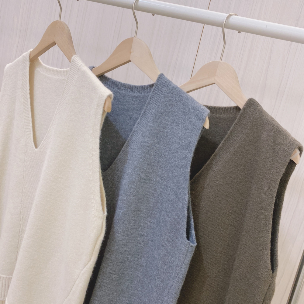 S.C 優衣館 秋冬新款 V領 針織背心 下擺 前短後長 好穿搭 V領背心 顯瘦款 修飾 現貨女裝-細節圖5