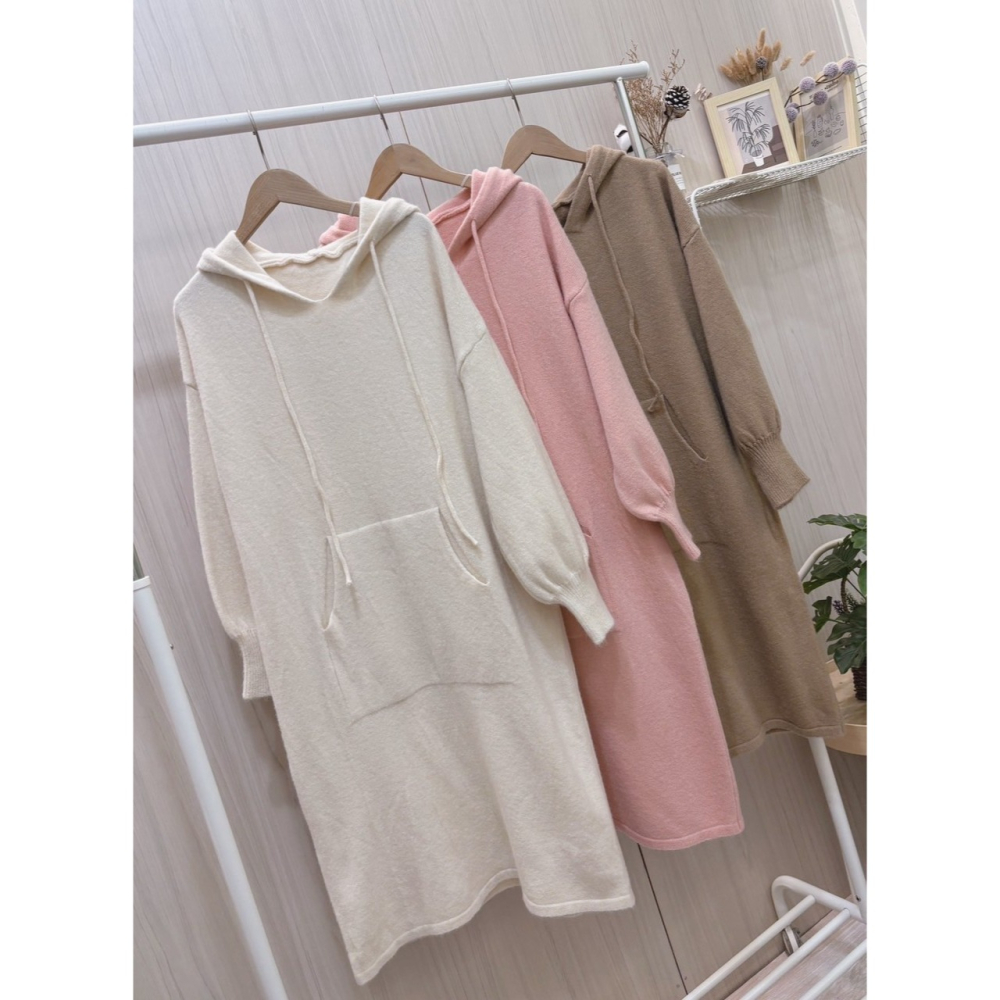 S.C優衣館 綿羊絨 長版洋裝 連帽 長洋裝 長袖 長裙 連身裙 減齡款 前口袋 休閒款 冬裝 裙裝 保暖 現貨女裝-細節圖7