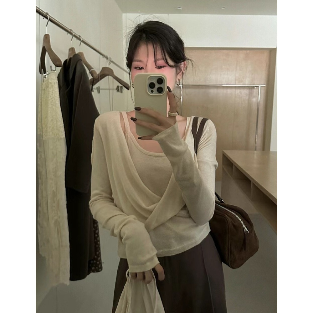 S.C優衣館 約會必備款 下擺交叉 細肩背心 2件組 長袖上衣 短版上衣 針織上衣 小心機 甜美款 小露性感 現貨女裝-細節圖2