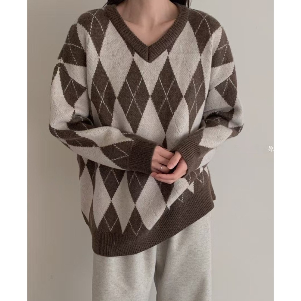 S.C優衣館 秋冬新款 菱格紋 V領 長袖毛衣 仙女姐姐必備款 辦公室穿搭 長袖 冬裝 保暖 現貨女裝-細節圖2