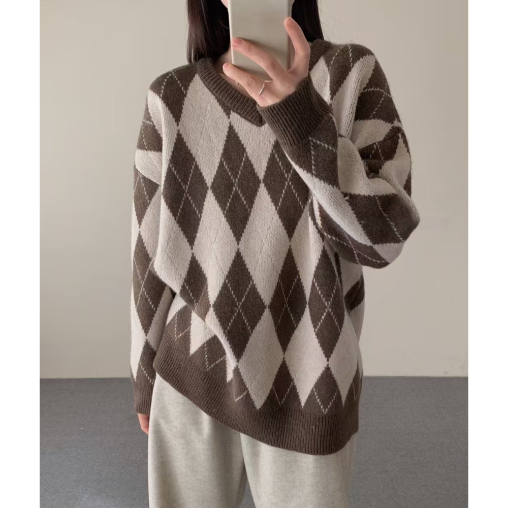 S.C優衣館 秋冬新款 菱格紋 V領 長袖毛衣 仙女姐姐必備款 辦公室穿搭 長袖 冬裝 保暖 現貨女裝-細節圖3