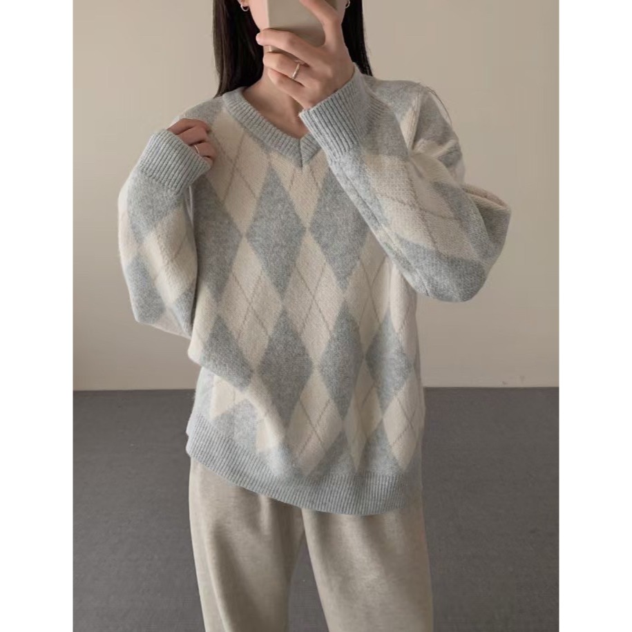 S.C優衣館 秋冬新款 菱格紋 V領 長袖毛衣 仙女姐姐必備款 辦公室穿搭 長袖 冬裝 保暖 現貨女裝-細節圖4
