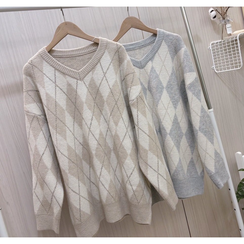 S.C優衣館 秋冬新款 菱格紋 V領 長袖毛衣 仙女姐姐必備款 辦公室穿搭 長袖 冬裝 保暖 現貨女裝-細節圖5