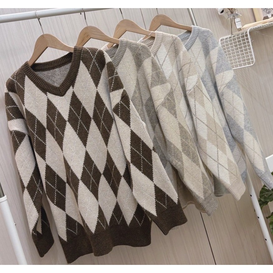 S.C優衣館 秋冬新款 菱格紋 V領 長袖毛衣 仙女姐姐必備款 辦公室穿搭 長袖 冬裝 保暖 現貨女裝-細節圖6