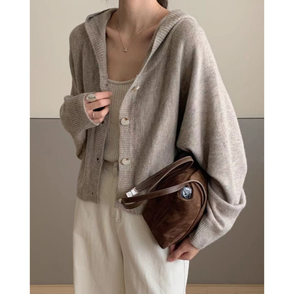 S.C 優衣館 秋冬新款 連帽 短版 蝙蝠袖 針織外套 罩衫 釦式 長袖外套 減齡款 辦公室穿搭 外套 顯瘦 現貨女裝-細節圖8