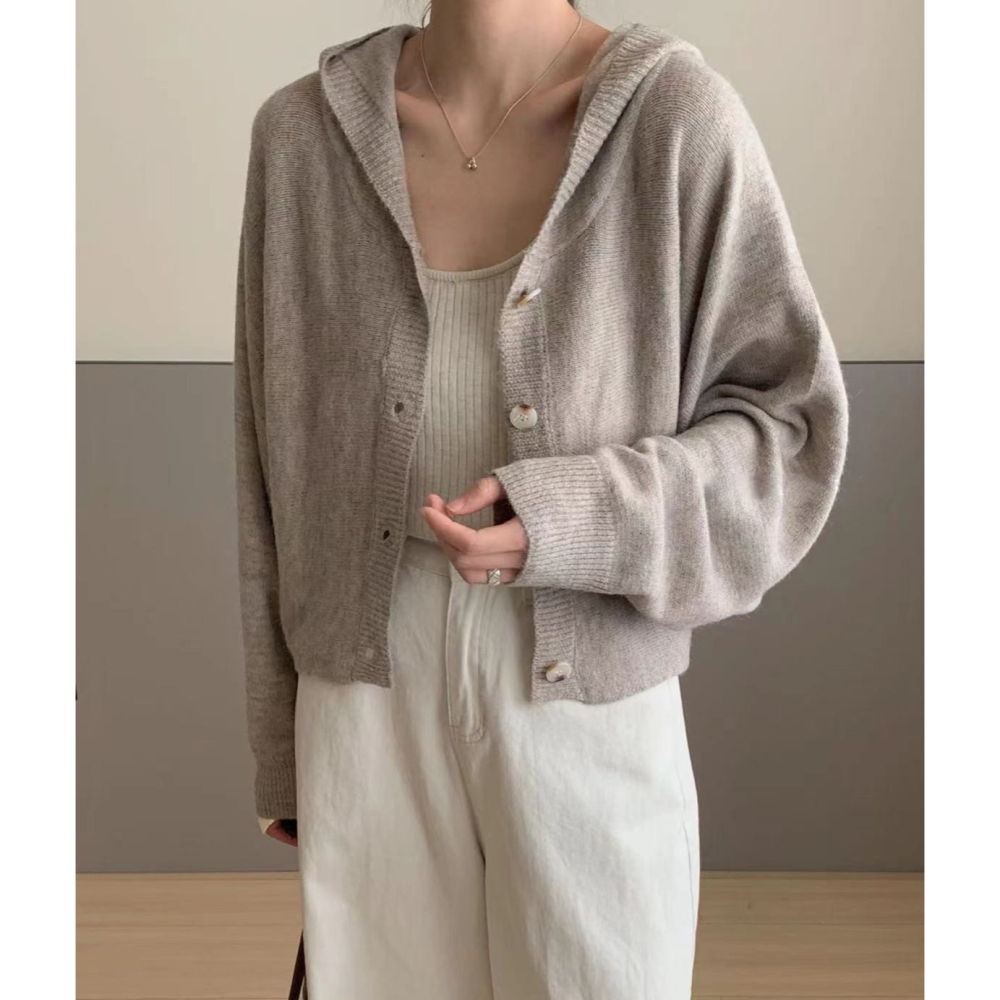 S.C 優衣館 秋冬新款 連帽 短版 蝙蝠袖 針織外套 罩衫 釦式 長袖外套 減齡款 辦公室穿搭 外套 顯瘦 現貨女裝-細節圖9