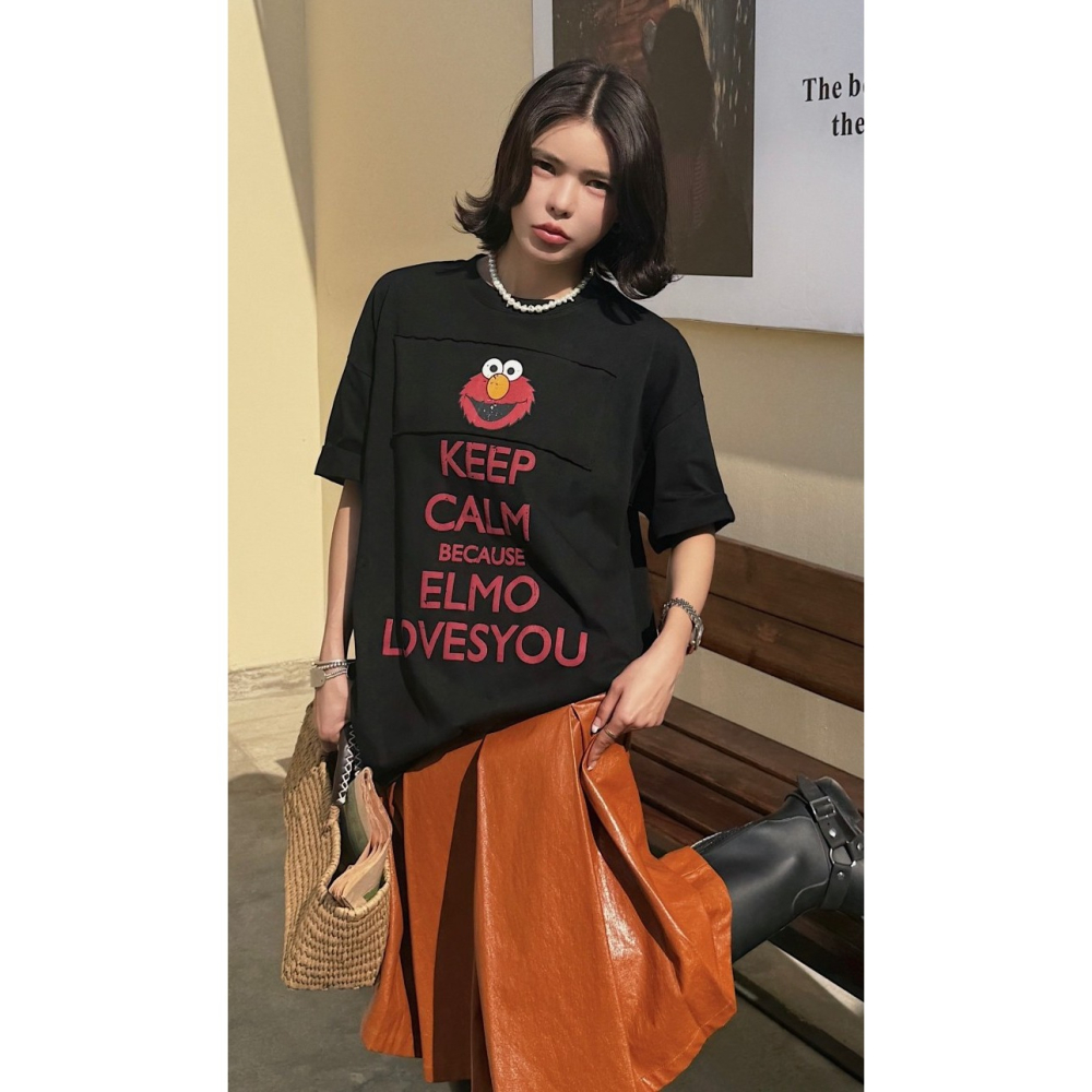 S.C優衣館 春夏新款 刷舊圖樣 字母 圓領T 短袖上衣 T恤 俢身款 休閒 減齡 個性圖樣 女上衣 寬鬆版 現貨女裝-細節圖2