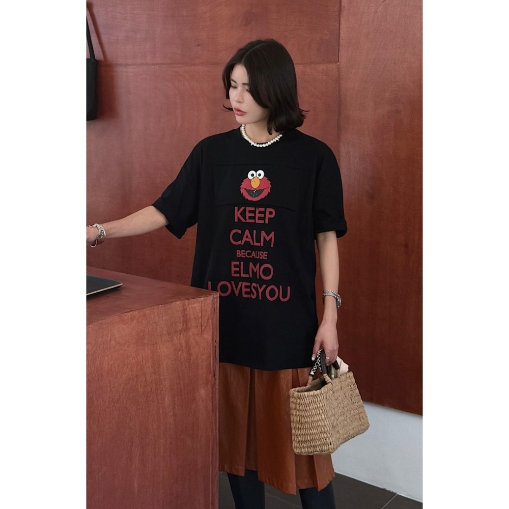 S.C優衣館 春夏新款 刷舊圖樣 字母 圓領T 短袖上衣 T恤 俢身款 休閒 減齡 個性圖樣 女上衣 寬鬆版 現貨女裝-細節圖3