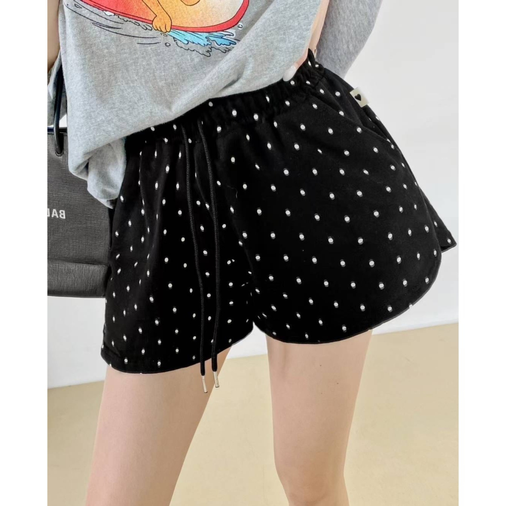 S.C優衣館 夏日必備 百搭 點點 真理褲 鬆緊褲頭 休閒短褲 熱褲 短褲 修飾腿型 顯腿長 女短褲 現貨 女裝-細節圖3