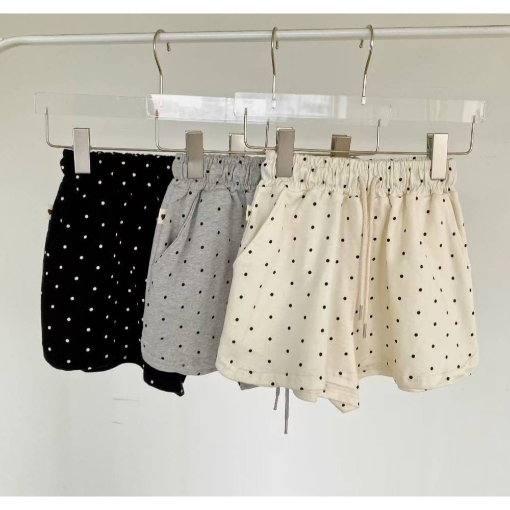 S.C優衣館 夏日必備 百搭 點點 真理褲 鬆緊褲頭 休閒短褲 熱褲 短褲 修飾腿型 顯腿長 女短褲 現貨 女裝-細節圖5