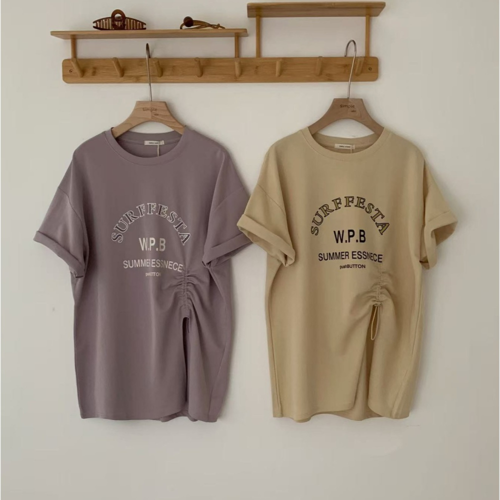 S.C優衣館 韓版 新款 側開叉 短袖上衣 個性字母 T恤 個性穿搭 夏季新款 短袖 修飾身型 好穿搭 現貨 女裝-細節圖2