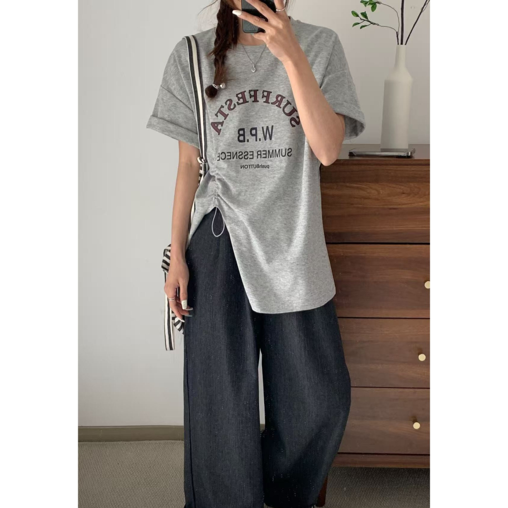 S.C優衣館 韓版 新款 側開叉 短袖上衣 個性字母 T恤 個性穿搭 夏季新款 短袖 修飾身型 好穿搭 現貨 女裝-細節圖6