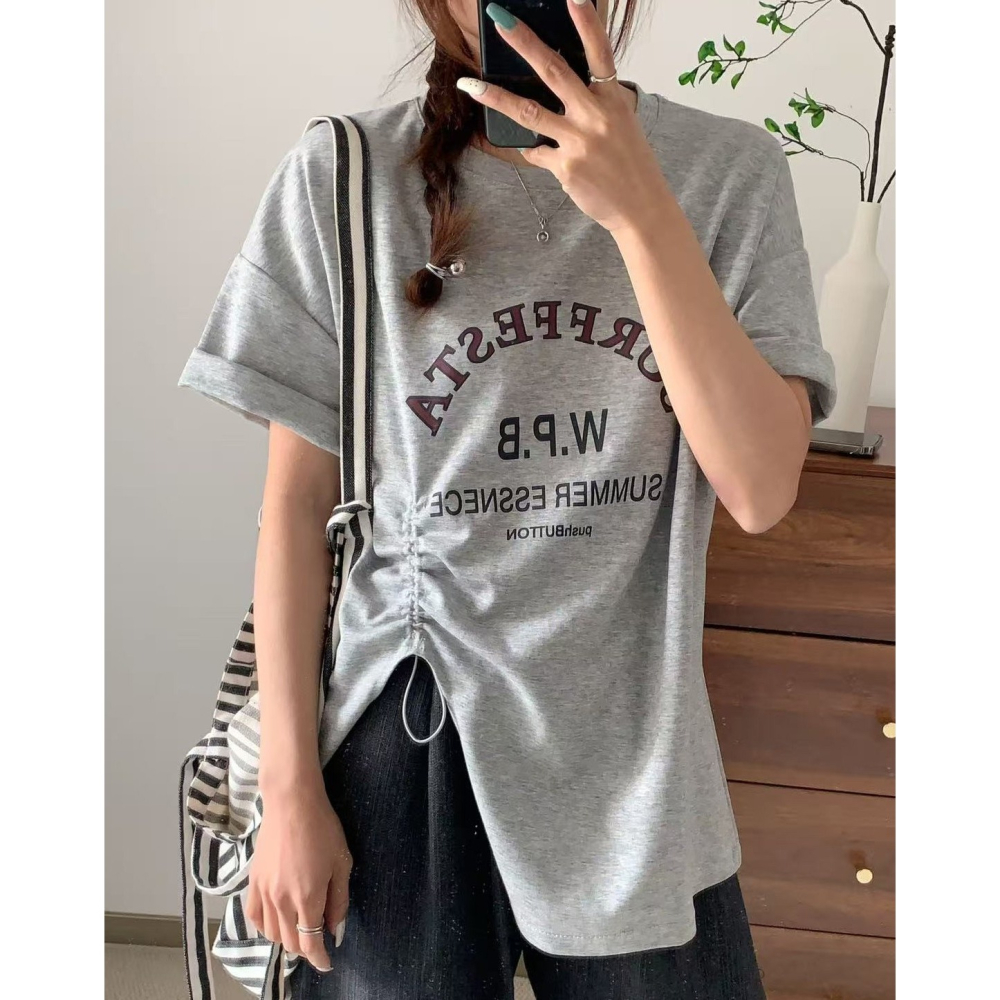 S.C優衣館 韓版 新款 側開叉 短袖上衣 個性字母 T恤 個性穿搭 夏季新款 短袖 修飾身型 好穿搭 現貨 女裝-細節圖7