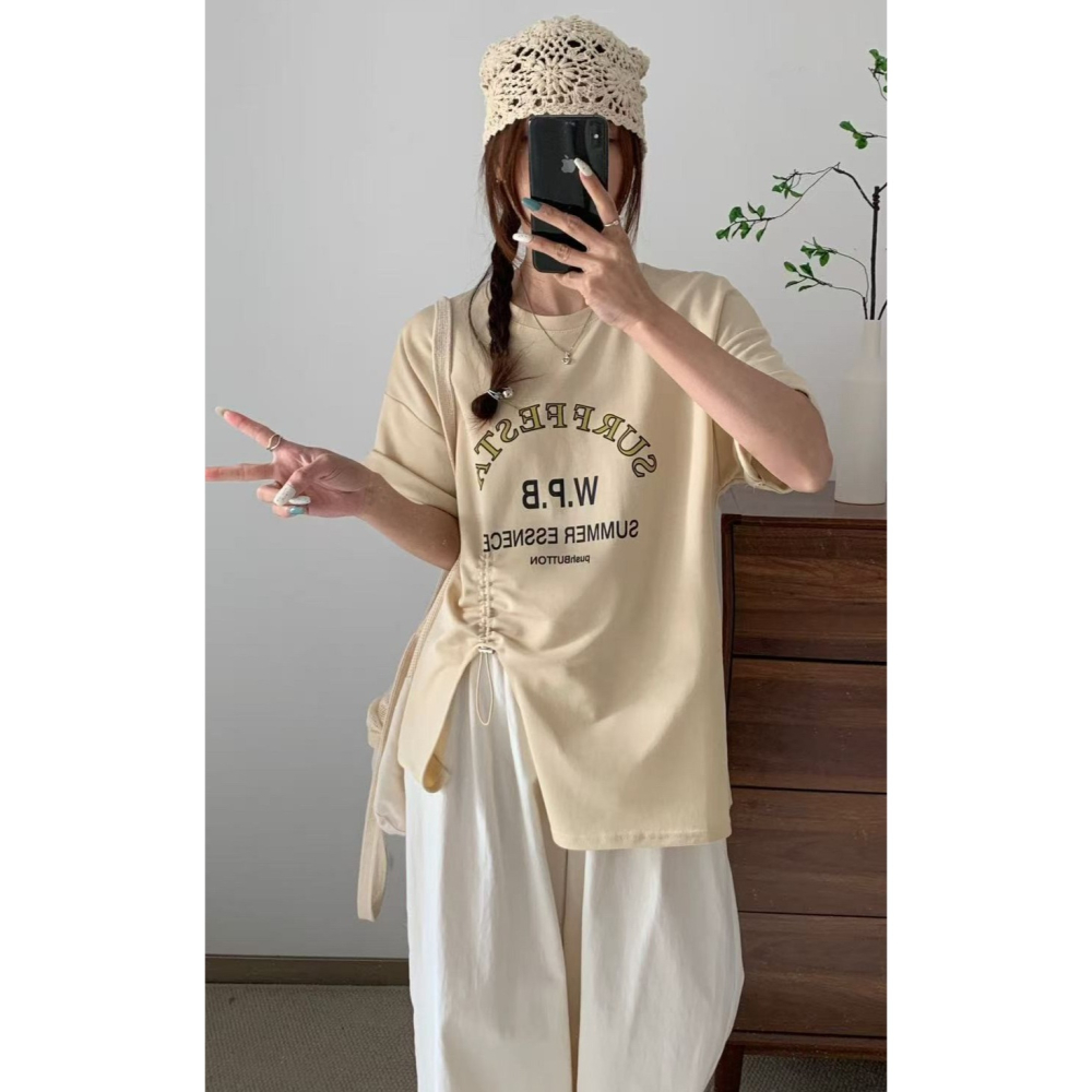 S.C優衣館 韓版 新款 側開叉 短袖上衣 個性字母 T恤 個性穿搭 夏季新款 短袖 修飾身型 好穿搭 現貨 女裝-細節圖9