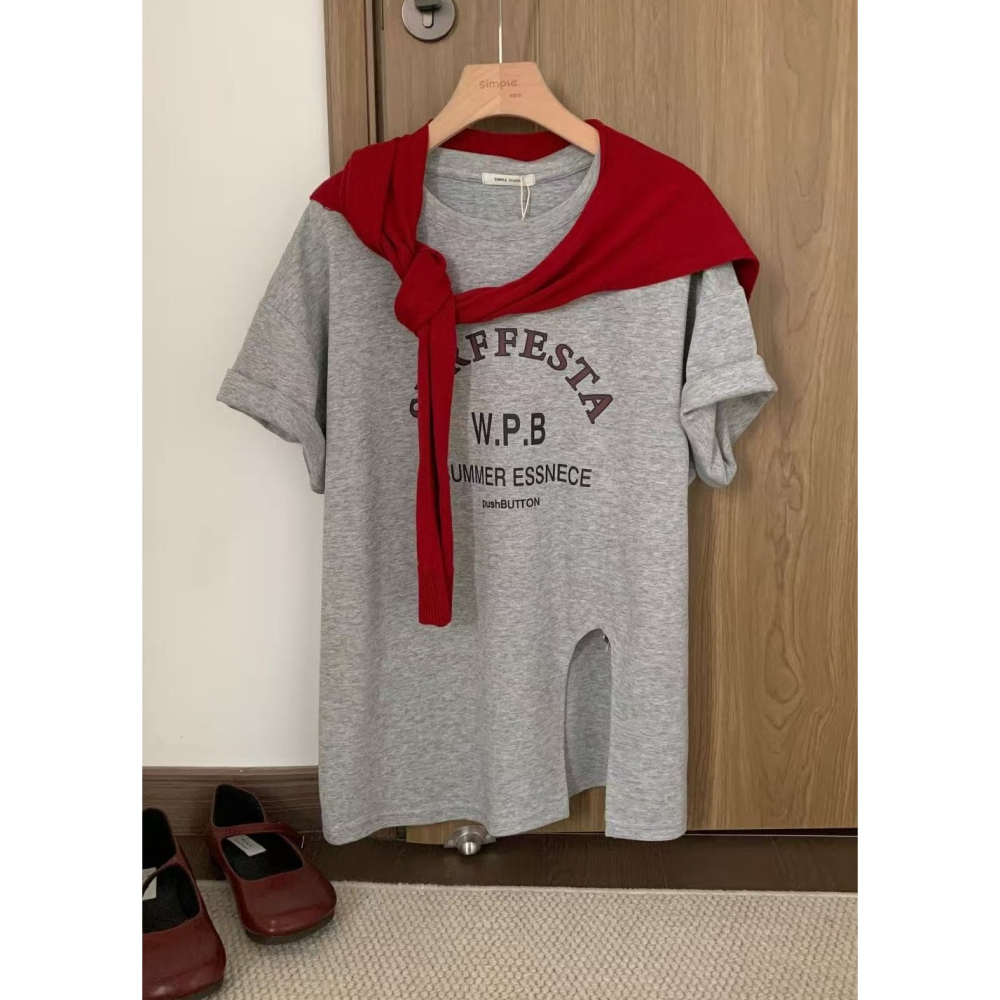 S.C優衣館 韓版 新款 側開叉 短袖上衣 個性字母 T恤 個性穿搭 夏季新款 短袖 修飾身型 好穿搭 現貨 女裝-細節圖10