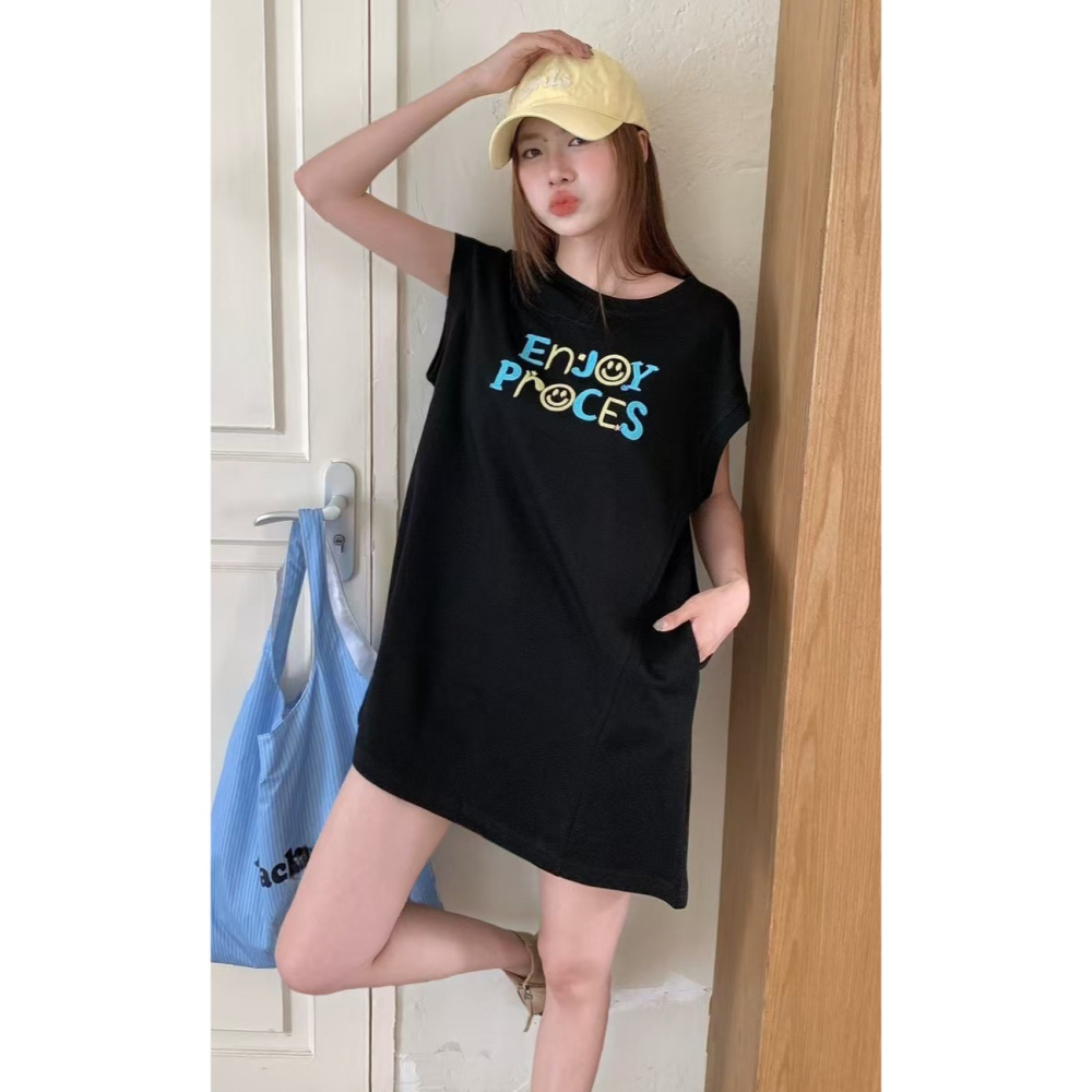 S.C優衣館 韓版 新款 立體刺繡圖樣 長版上衣 圓領 短袖 長上衣 休閒 百搭 顯瘦款 遮肉 好穿搭 現貨 女裝-細節圖5