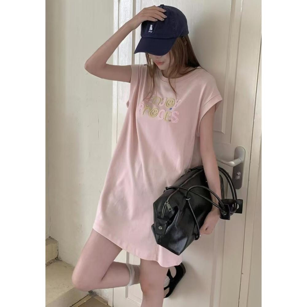 S.C優衣館 韓版 新款 立體刺繡圖樣 長版上衣 圓領 短袖 長上衣 休閒 百搭 顯瘦款 遮肉 好穿搭 現貨 女裝-細節圖8