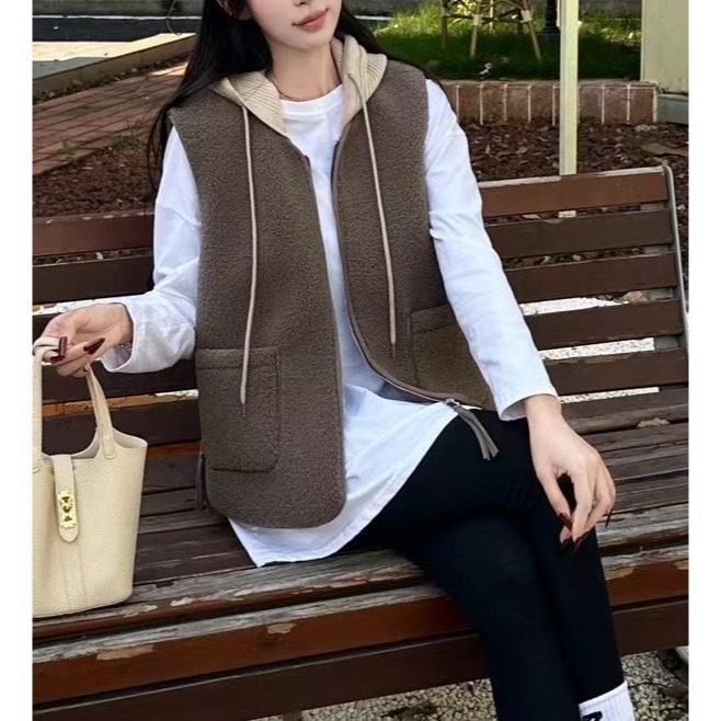 S.C優衣館 新款 可拆帽 羊羔毛 口袋背心 拉鍊 口袋 超好搭 保暖 修飾 側拉鍊 背心 外套 可愛風 現貨 女裝-細節圖3