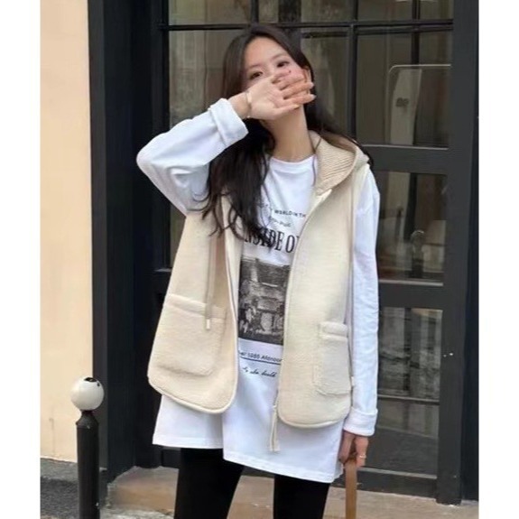 S.C優衣館 新款 可拆帽 羊羔毛 口袋背心 拉鍊 口袋 超好搭 保暖 修飾 側拉鍊 背心 外套 可愛風 現貨 女裝-細節圖4