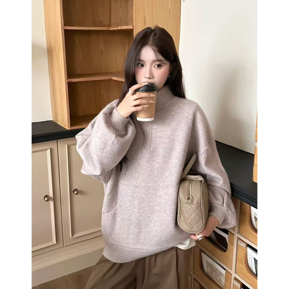 S.C優衣館 新款 拉鍊 前口袋 立領 燈籠袖 針織毛衣 素色 百搭 冬季必備款 遮肉肉 膨膨袖 東大門 現貨 女裝-細節圖3