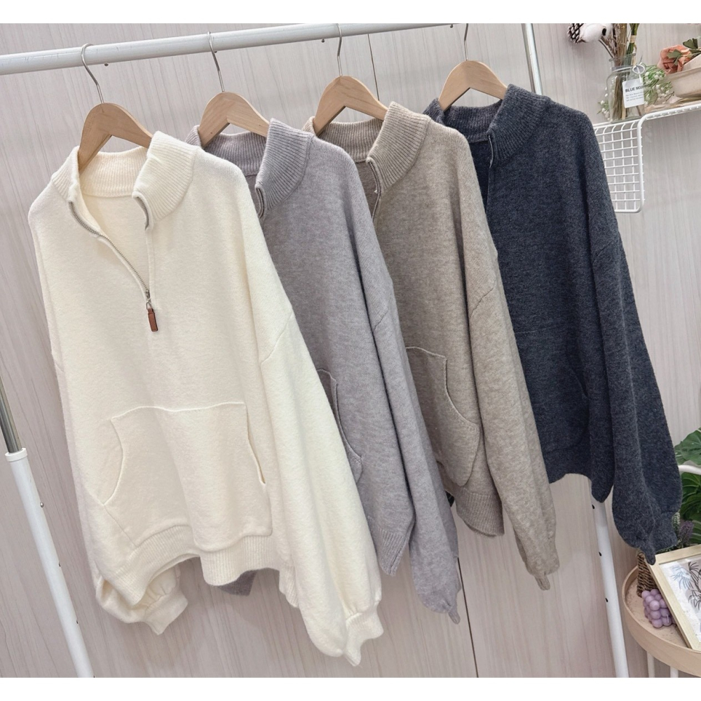 S.C優衣館 新款 拉鍊 前口袋 立領 燈籠袖 針織毛衣 素色 百搭 冬季必備款 遮肉肉 膨膨袖 東大門 現貨 女裝-細節圖9