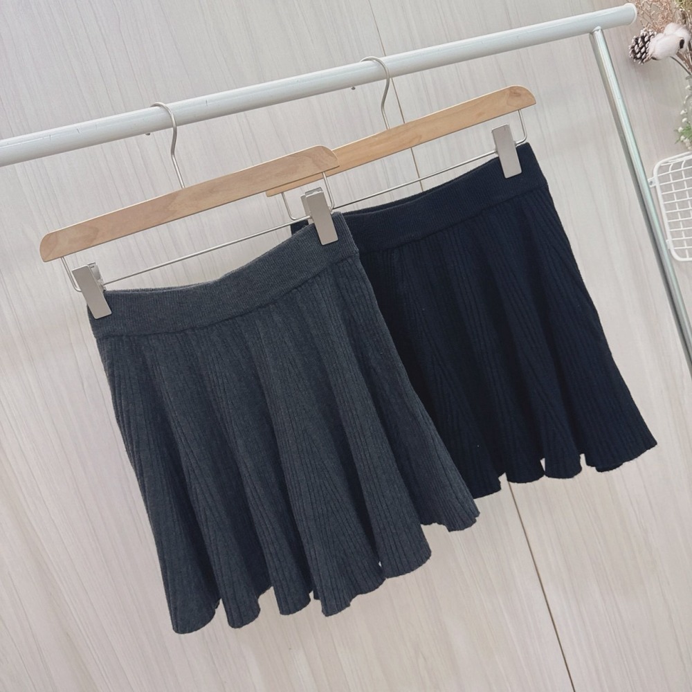 S.C優衣館 新款 壓褶 彈性腰圍 針織短裙 百搭裙 必備款 顯瘦 修飾 減齡 好穿搭 搭靴子 短裙 約會款 現貨 女裝-細節圖3
