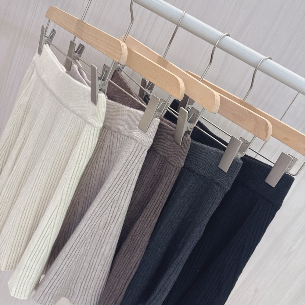 S.C優衣館 新款 壓褶 彈性腰圍 針織短裙 百搭裙 必備款 顯瘦 修飾 減齡 好穿搭 搭靴子 短裙 約會款 現貨 女裝-細節圖5