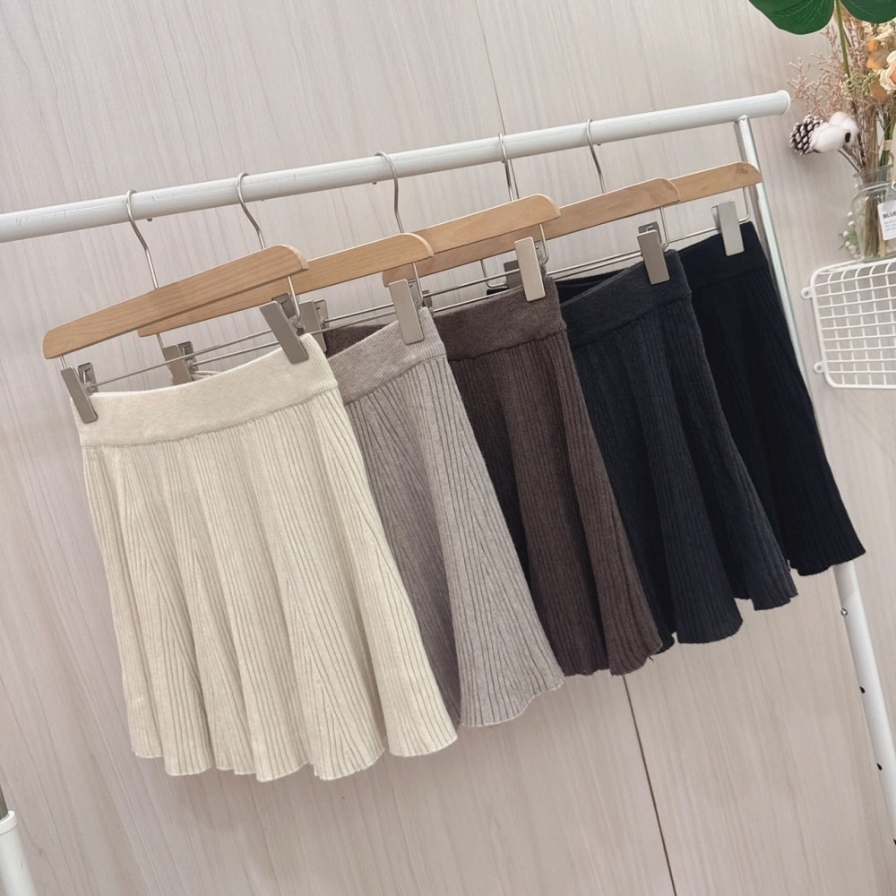 S.C優衣館 新款 壓褶 彈性腰圍 針織短裙 百搭裙 必備款 顯瘦 修飾 減齡 好穿搭 搭靴子 短裙 約會款 現貨 女裝-細節圖6