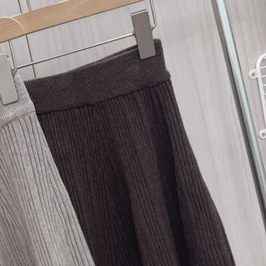 S.C優衣館 新款 壓褶 彈性腰圍 針織短裙 百搭裙 必備款 顯瘦 修飾 減齡 好穿搭 搭靴子 短裙 約會款 現貨 女裝-規格圖6