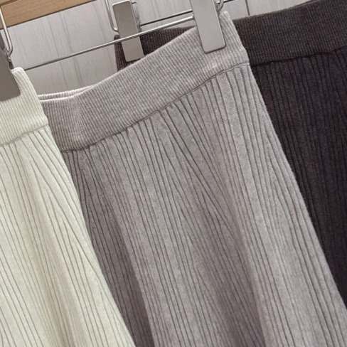 S.C優衣館 新款 壓褶 彈性腰圍 針織短裙 百搭裙 必備款 顯瘦 修飾 減齡 好穿搭 搭靴子 短裙 約會款 現貨 女裝-規格圖6